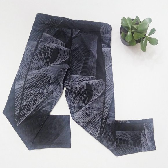 MIZUNO Lotus 3/4 Tights Running Crop Leggings Athletic Activewear Yoga Pants New - Picture 4 of 10